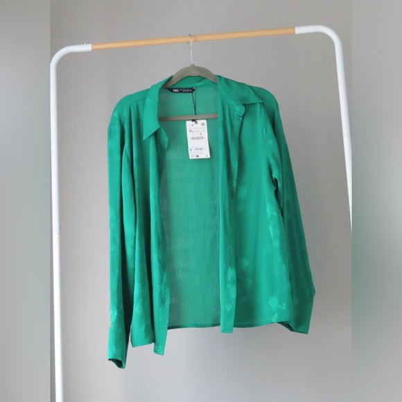 Floral Jacquard Top - Size XL | Elegant & Vibrant - Picture 3 of 5